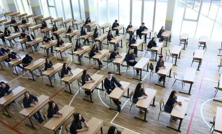 Sot mbi 27 mijë maturantë testohen në provimin e Matematikës