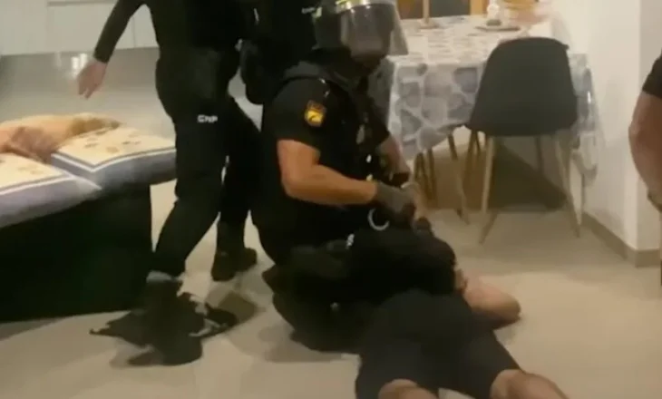 Spanja çmonton organizatën më të madhe të kokainës, 48 të arrestuar