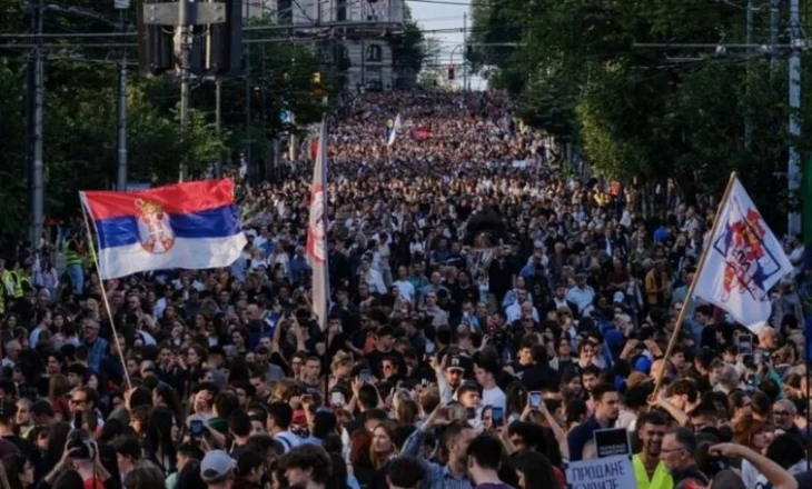 Studentët në Serbi paralajmërojnë mosbindje civile: Nëse nuk shpallen zgjedhjet…