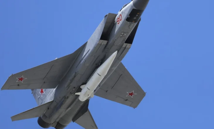 Sulme surprizë në territorin rus, forcat ukrainase godasin avionët MiG dhe fabrikën që furnizon armët e Kremlinit