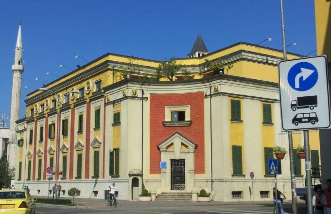 Sulmi kibernetik ndaj faqes së Bashkisë së Tiranës, shtyhet afati për regjistrimin në çerdhe dhe aplikimet
