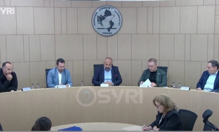 SYRI TV/ PD kërkon përjashtimin e Rusmailit në KAS: Rusmaili, edhe këshilltar i Begajt