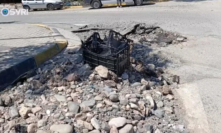 SYRI TV/ Shpërthejnë tubat e ujit në Elbasan, qyteti kthehet në kantier ndërtimi, bashkia s’merr masa