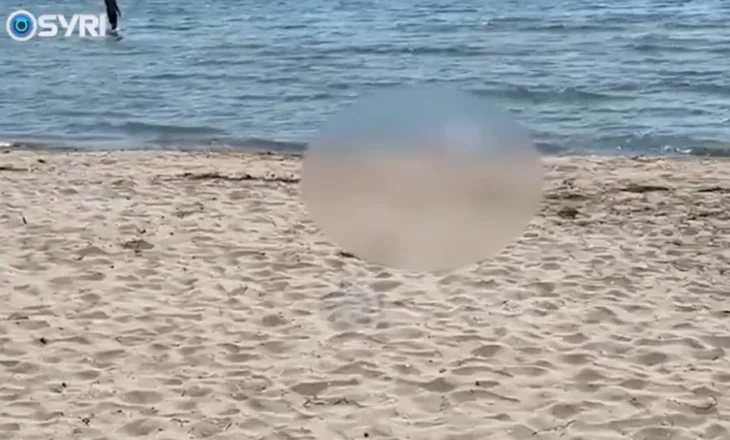 SYRI TV/ Vdes pushuesi italian në Zvërnec, trupi i pushuesit 45 minuta në breg – Ambulanca dhe policia shkuan me vonesë