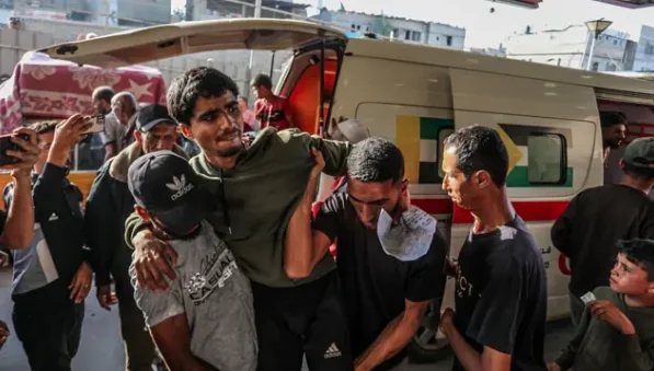 Tanket izraelite hapin zjarr pranë qendrës së ndihmës në Gaza, 26 të vdekur