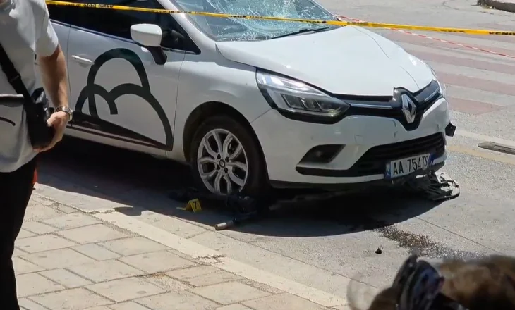 Të miturit me monopatinë u futën me semafor të kuq, arrestohet shoferi i makinës që i përplasi: 41-vjeçari kaloi me semafor portokalli