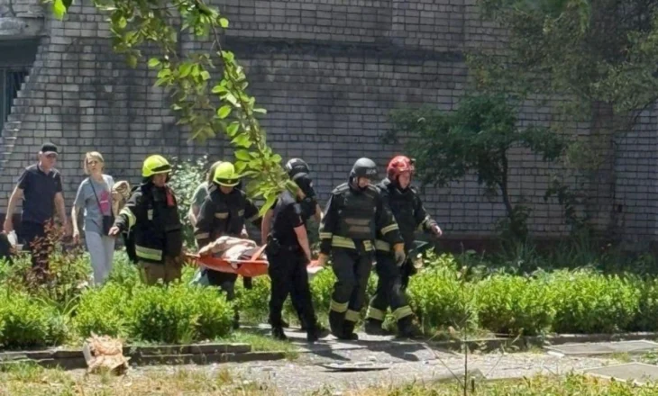 Të paktën 9 të vdekur dhe 70 të plagosur në sulmet ruse në Ukrainë