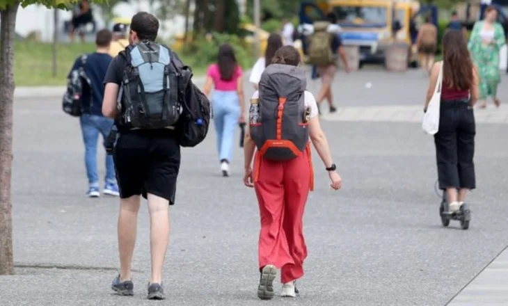 Të vizitosh Shqipërinë me një çantë shpine! Shtohet turizmi individual, ekspertët: Është rritur me 20%, praktikë e evropianëve
