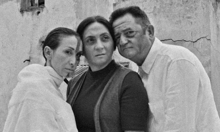 Teatri për Luftën e Kosovës “Gratë e Luftës” bënë bujë në Athinë