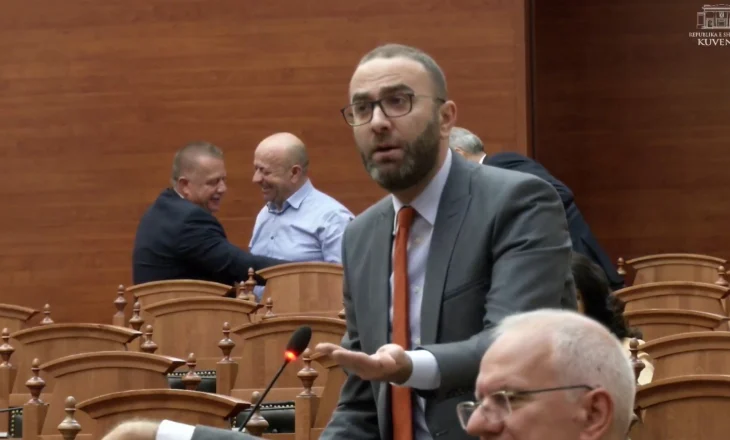 Tensione në Kuvend, Bardhi: Të ndërpritet seanca plenare, të plotësohet kuorumi! Spiropali “rrëzon” kërkesën