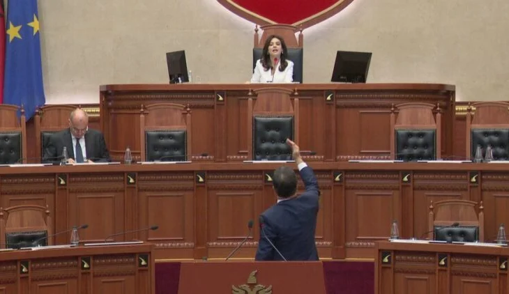 Tensione në Kuvend, Spiropali përjashton Nokën nga seanca: Nuk lejoj këtu zaptim të foltores!