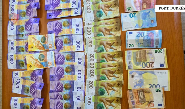 Tentuan të fusin para të pa deklaruara/ Dy shtetas procedohen për 22 mijë franga dhe 500 euro