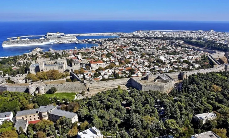 Tërmet i fuqishëm në ishullin Rodos të Greqisë, banorët dhe turistët të tmerruar dalin në rrugë. Magnituda, 5.8 ballë