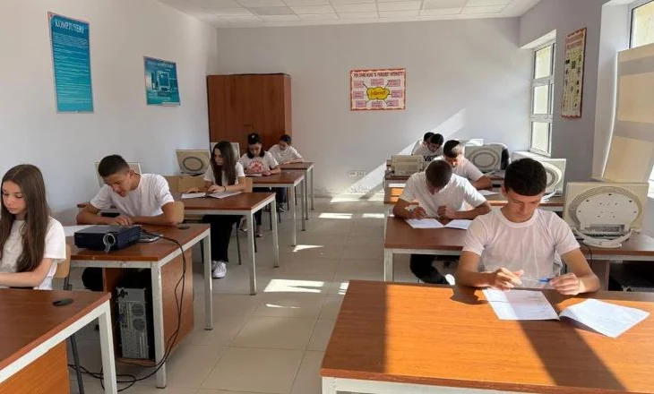Testi i Gjuhës së Huaj/ 28 mijë minimaturantë përballen me provimin ditën e sotme