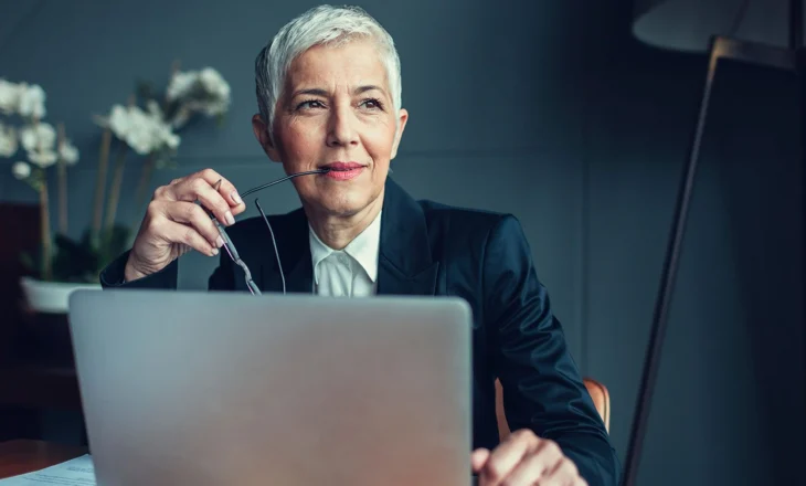 Tipari i personalitetit që lidhet me rritjen e inteligjencës dhe lumturisë