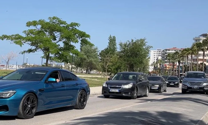 Trafik i rënduar në Vlorë gjatë fundjavës, radhë kilometrike në Lungomare dhe në Transballkanike