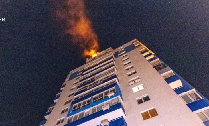 Tragjike në Ukrainë! Zjarrfikësi nxjerr trupat e familjes nga gërmadhat pas një sulmi rus me dronë