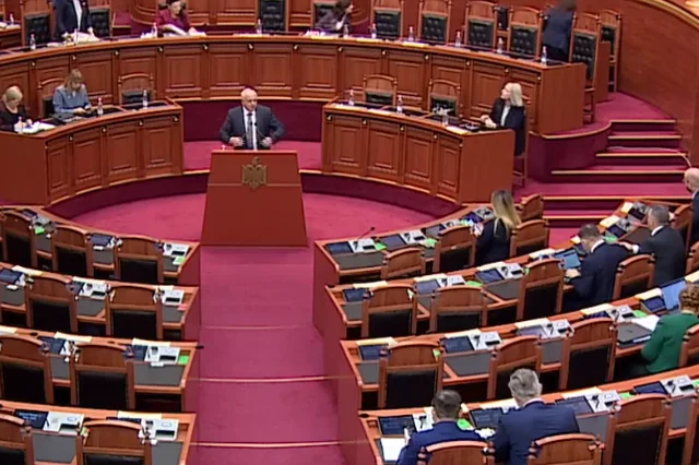 Tritan Shehu përplaset me Spiropalin: Kaloni urgjent ligjin që njeh vetëm 2 gjini