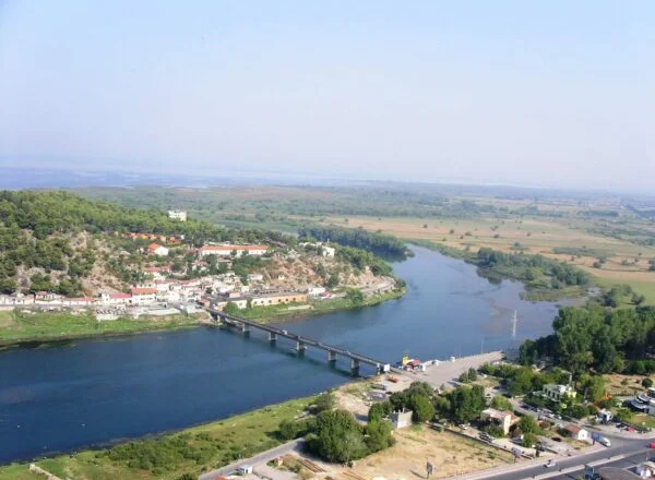 TRONDITËSE/ 70-vjeçari gjendet i mbytur në lumin Buna, zbulohen detajet e para