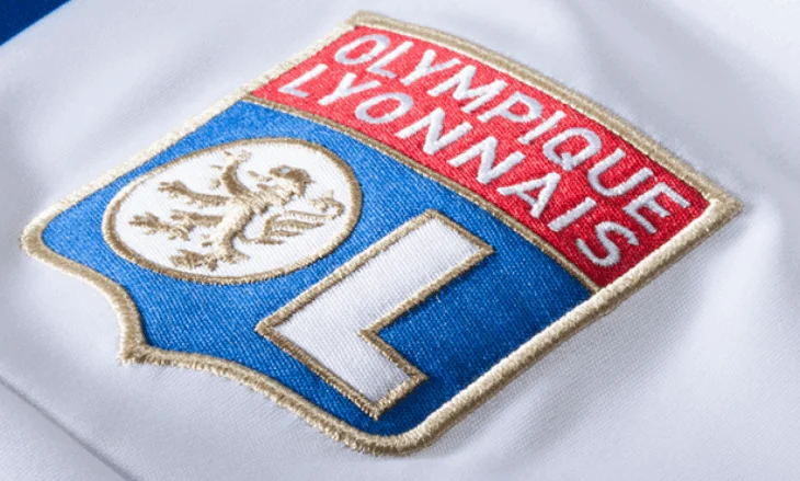 Tronditet futbolli francez, Lyon bie nga kategoria!