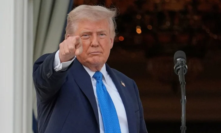 Trump nënshkruan një dekret për ndalimin e udhëtimeve nga 12 vende