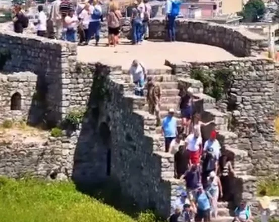 Turistët në Shkodër, Rama poston videon: Parku Arkeologjik mirëpret çdo ditë qindra vizitorë nga mbarë bota