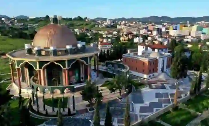 Turqia kundër “shtetit bektashi” në Shqipëri: Hiqni dorë nga kjo ide…
