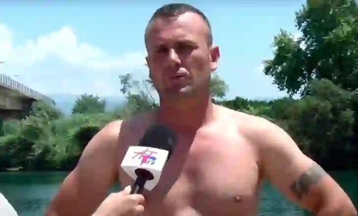 U hodh në lumin  Arakhtos për të shpëtuar dy të miturit grek, Greqia i jep nënshtetësinë shqiptarit
