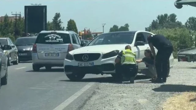 U qëllua ndaj një makine në Lezhë, policia sqaron ngjarjen: I riu rrezikoi jetën e punonjësve të rendit!