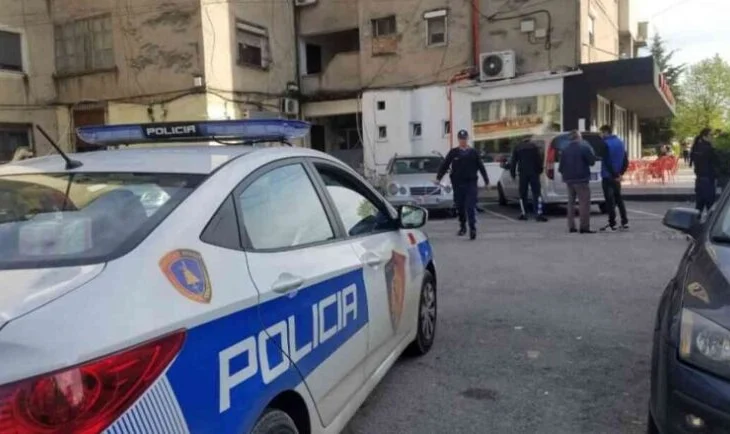 Ushtroi dhunë psikologjike ndaj babait, procedohet 60-vjeçari. E pëson edhe mjeku..