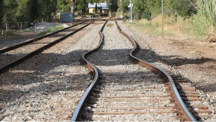 Vala e të nxehtit paralizon transportin, pse trenat ndalojnë në Britani kur është vapë