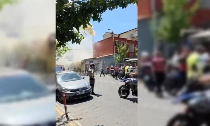 VD- Zjarr te rrethi i ‘Komunës së Parisit’, merr flakë një zgarë, tymi mbulon zonën