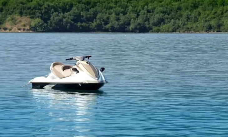 Vdekja e truistit britanik te ‘Shkëmbi i Kavajës’/ Daily Mail: Kompanitë që lëshojnë Jet Ski me qira, të lidhur me policë të korruptuar