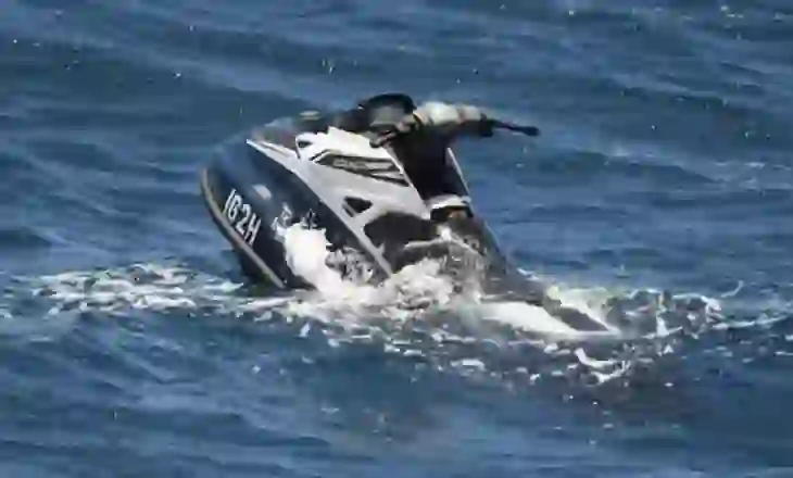 Vdekja e turistit anglez në Durrës, arrestohet operatori që i dha Jet Ski-në