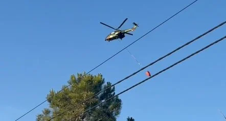 VIDEO / Digjen 10 hektarë pyje në Fier! Ndërhyrje nga ajri me helikopterin Cougar