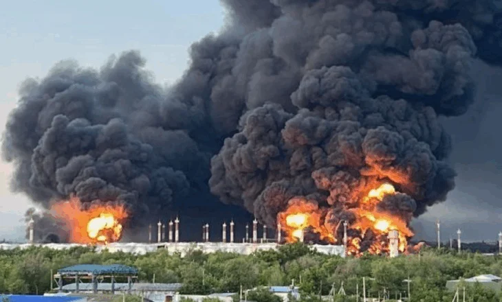 VIDEO / Dronët ukrainas godasin bazën ajrore dhe depon e karburantit në Ryazan dhe Saratov