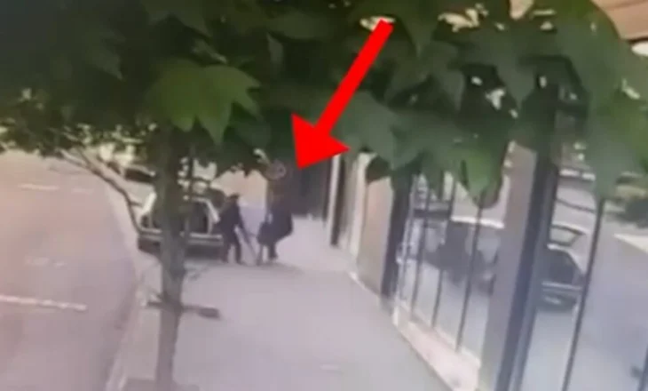VIDEO / Dy persona vjedhin kasafortën me 15 mijë euro në Tiranë