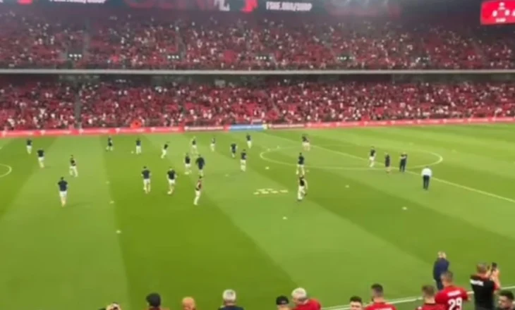 VIDEO/ Fantastike! Serbia po stërvitej dhe i gjithë stadiumi këndoi Mora Fjalë, emocionuese nga shqiptarët