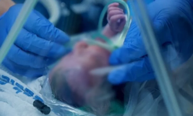 VIDEO/ Mes raketave, nëna sjell në jetë trinjakë në një spital nëntokësor izraelit