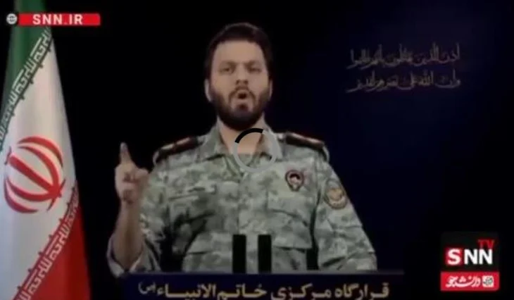 VIDEO / Zëdhënësi i ushtrisë iraniane i drejtohet Trumpit në anglisht: Kumarxhi…