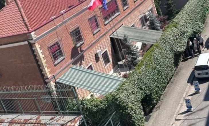 VIDEO- Zgjedhjet presidenciale, polakët votojnë tek ambasada në Tiranë