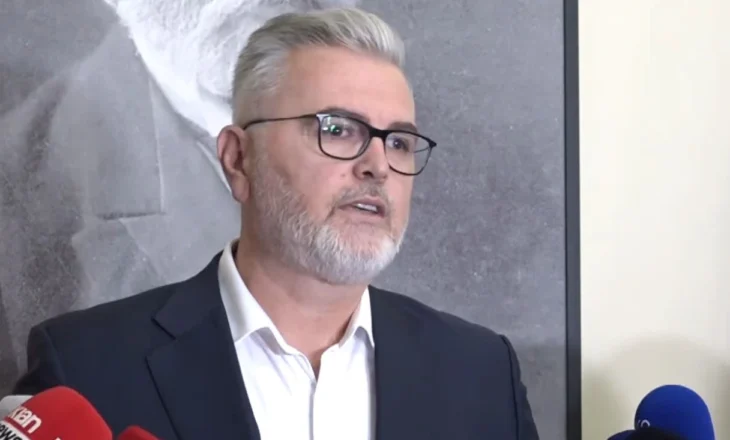 VIDEOLAJM / Pastori ‘tremb’ Berishën: PE vlerësoi përparimin e vendit dhe…