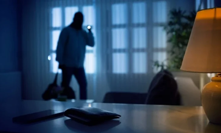 Vjedhjet e banesave, rritet numri i rasteve gjatë verës/ Policia: Kujdes kur jeni me pushime