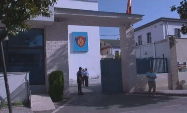 Vodhi çantat e punonjëseve të spitalit, kapet 40-vjeçari