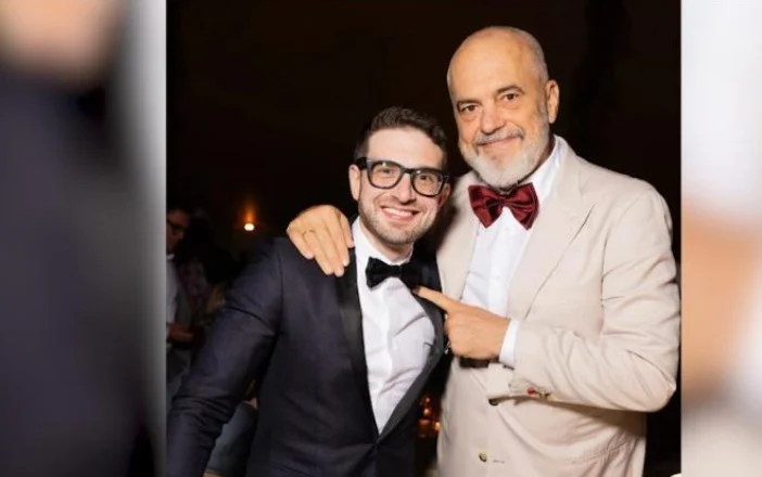 “Vogue” publikon fotot nga dasma e Alex Sorosit. Kryeministri Rama pozon me dhëndrin