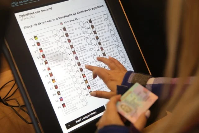 Votimi elektronik, zbulohen 43 raste me ID të njëjtë, 1.798 raste me shenja gishtash të përsëritura