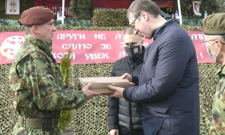 Vuçiç mbledh “kokat” e ushtrisë në Beograd, një paradë ushtarake pritet në shtator, ja pse Serbia po” tregon muskujt”
