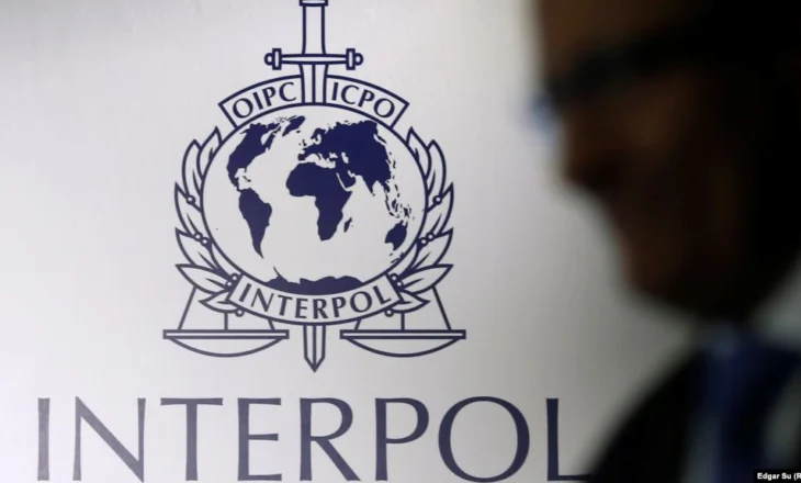 ”Wanted” nga Interpol Tirana, kapet në Londër shqiptari që intimidonte një femër me fotot intime