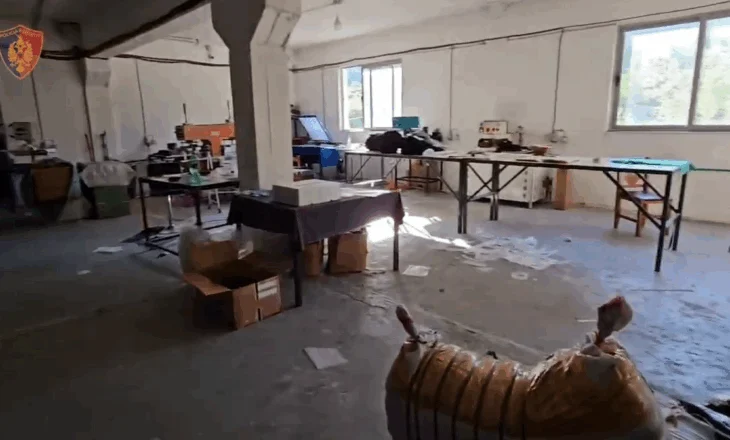 Zbulohen magazinat ku stampoheshin veshje të kontrabanduara, 4 të arrestuar