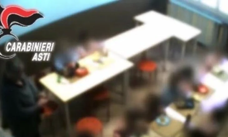 Zbulohet kopshti i ferrit për fëmijët në Itali, edukatoret u jepnin ushqime nga mbeturinat, i rrihnin dhe ofendonin